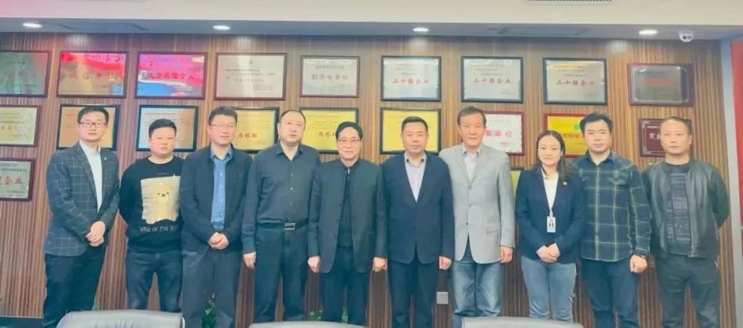 秦商百人會(huì)、西安建筑安裝協(xié)會(huì)蒞臨立豪集團(tuán)交流座談